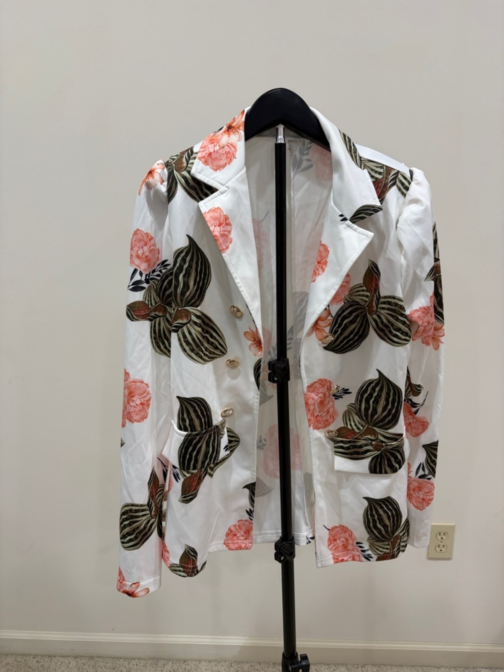Floral Print White Blazer with Pink Roses